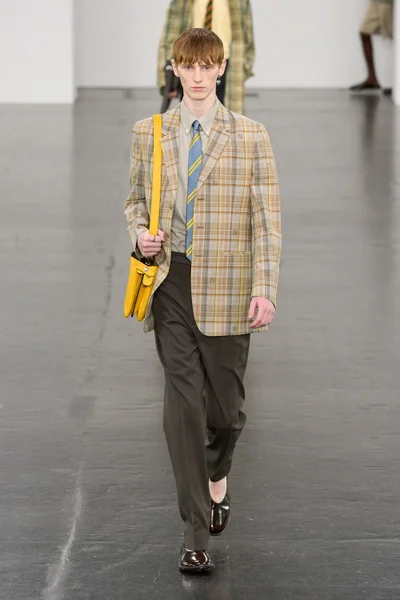 Look 8